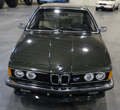 alt="Front view hood of 1984 BMW 635CSi"